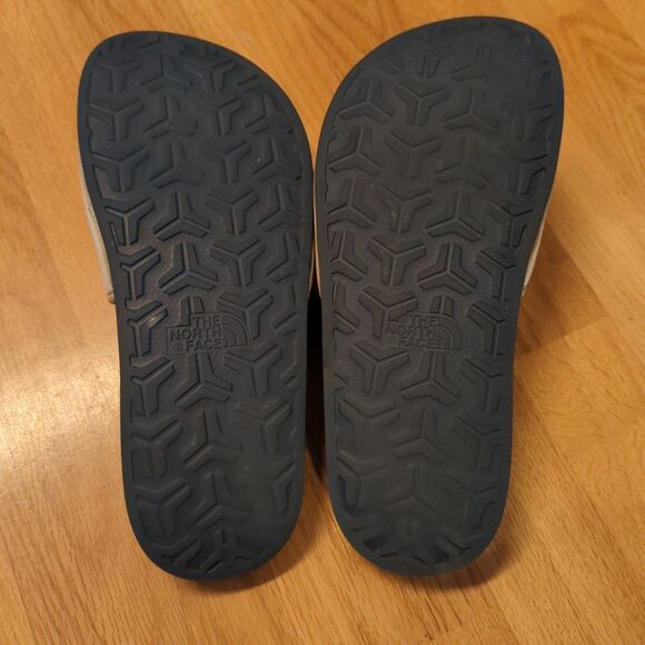 The North Face Slides Sandals Womens 9 White Blue Slip On Open Toe Comfort - Picture 6 of 7